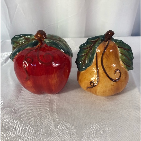 NWOT Gorgeous Lg Apple & Pear Ceramic Salt & Pepper Shaker Set. CLEAN & EXC COND - Picture 2 of 7